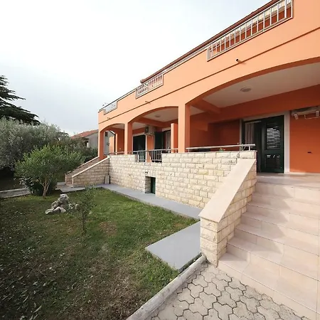 R&l Apartment