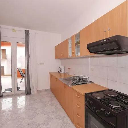 Apartment R&l *