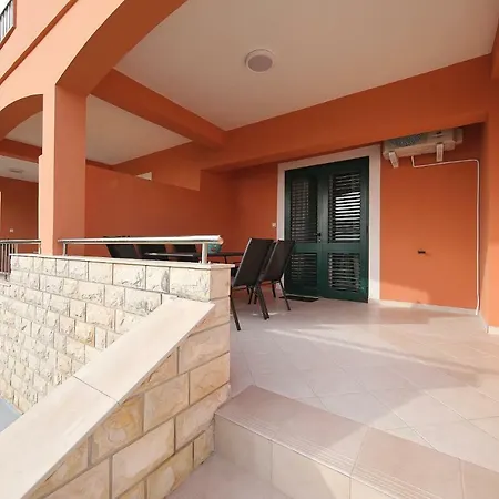 R&l Apartment